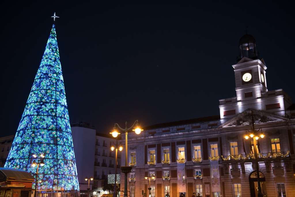 La Navidad será muy diferente este año en la Puerta del Sol. Foto Getty Images.