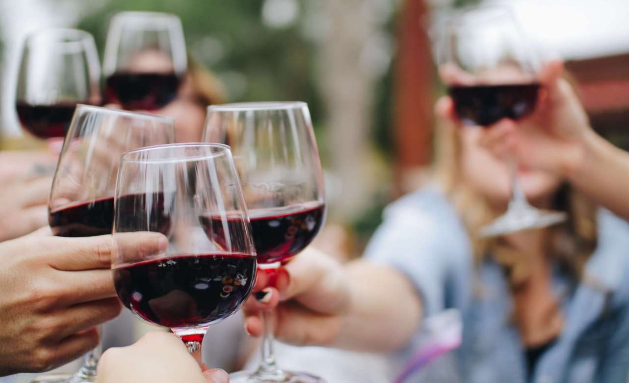 Se hace poco pero muy buen vino con malbec en España. Foto Kelsey Knight Unsplash