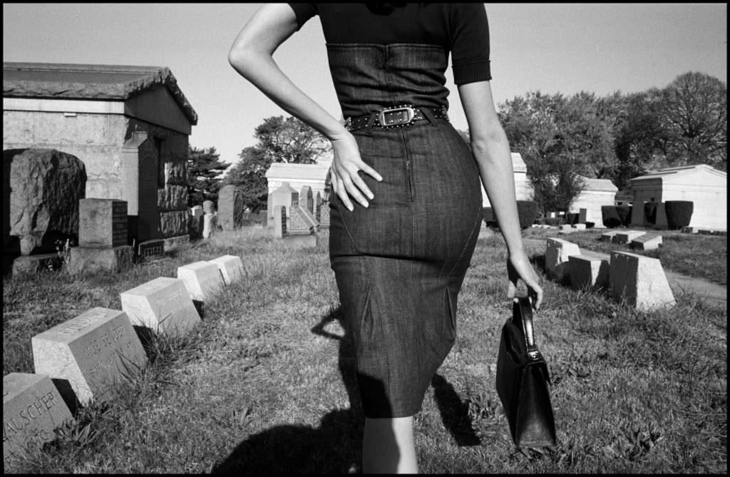 Sesión fotográfica para Funeral de la Mafia. Queens, Nueva York, EE.UU. 2005 © Bruce Gilden | Magnum Photos