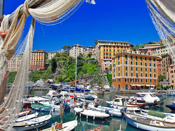 Camogli, tan pintoresco como angosto.