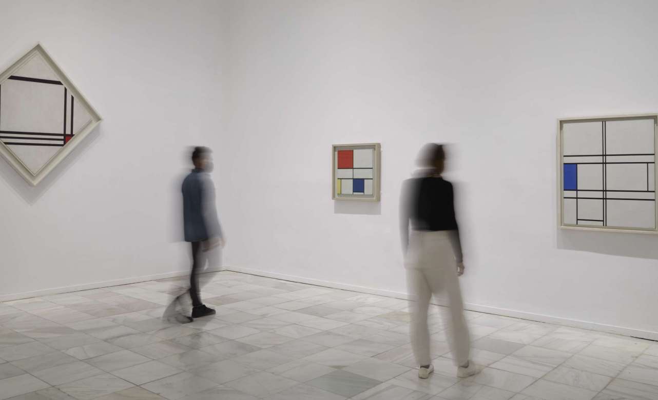 Vista de la exposición Mondrian y De Stijl