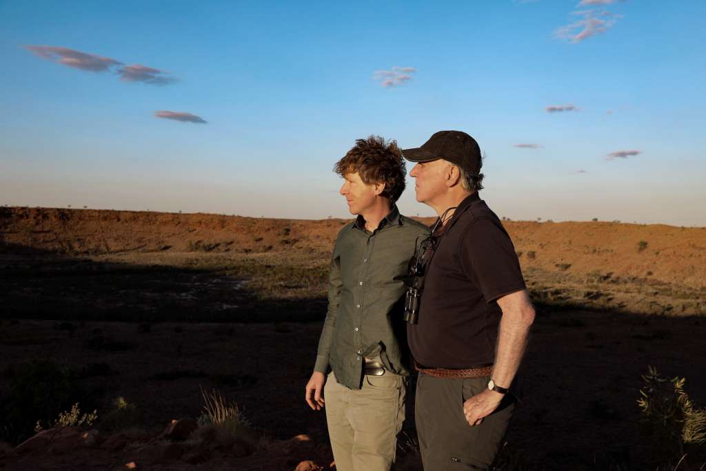 Werner Herzog y Clive Oppenheimer. Foto Apple TV+.