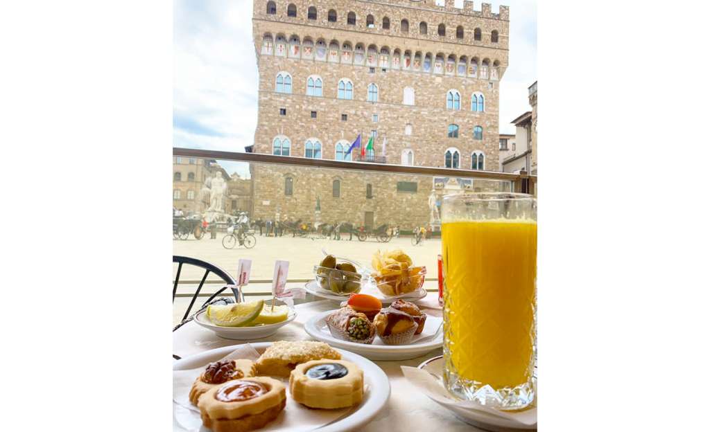 Las vistas al Palacio Viejo desde el Caffè Rivoire