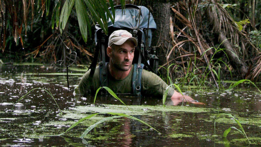 El autor en plena travesía en el Amazonas. Foto Keith Ducatel