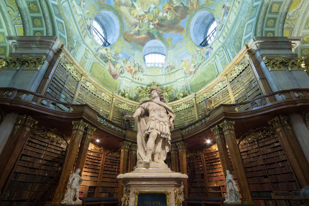 https://www.economiadigital.es/tendenciashoy/wp-content/uploads/2021/03/Sala-del-Estado2.-Foto-Biblioteca-Nacional-de-Austria.jpg.webp