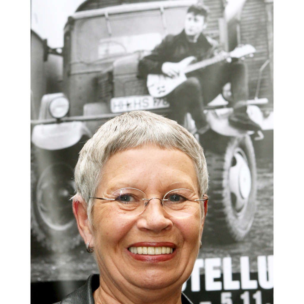 Astrid Kirchherr en una exposición realizada en 2006. Foto Maurizio Gambarini-EFE