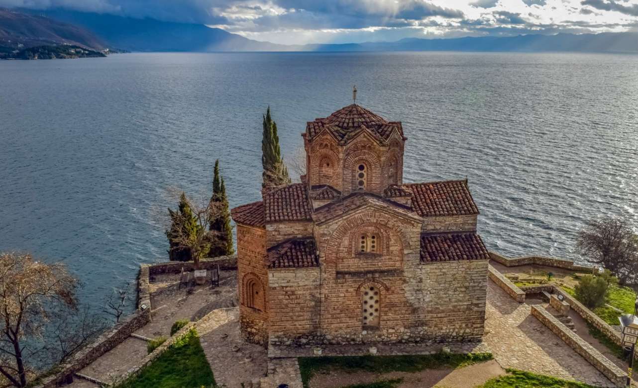 Iglesia de Sveti Jovan, en el lago de Ohrid
