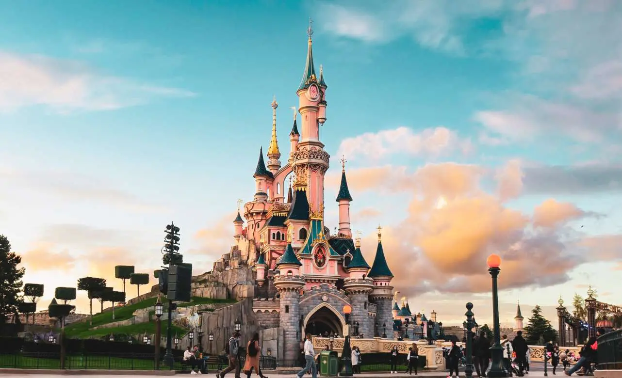 El diseño de los castillos Disney llega al MET - Tendencias Hoy