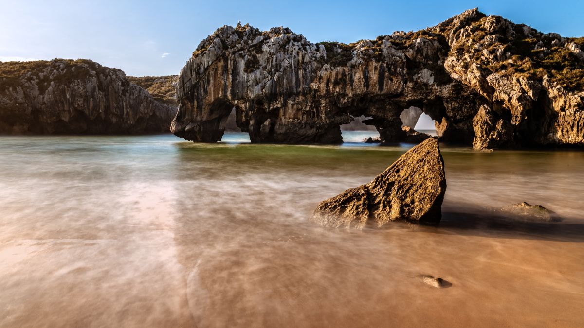 Playa de Cuevas del Mar, Llanes.