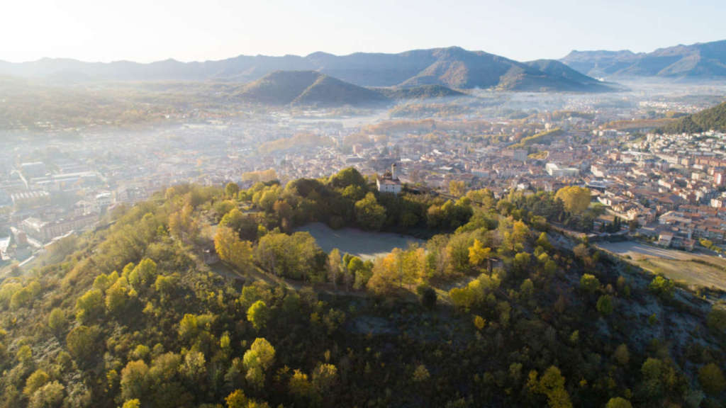 Olot visto desde el volcán Montsacopa. Foto Turismo de La Garrotxa