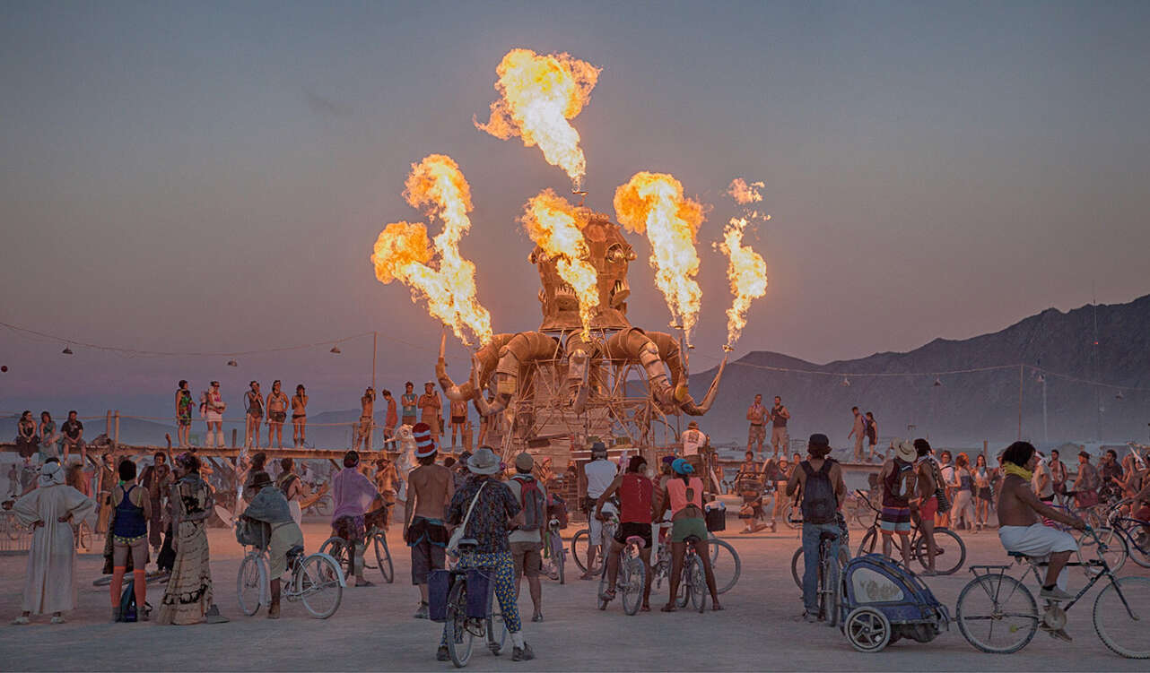 Burning Man, donde el espectáculo está en las personas. Foto Bob Wick / BLM / Alamy