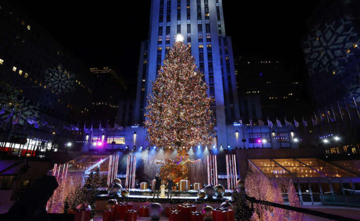 Nueva York brilla en Navidad. Foto Jason Szenes - EFE