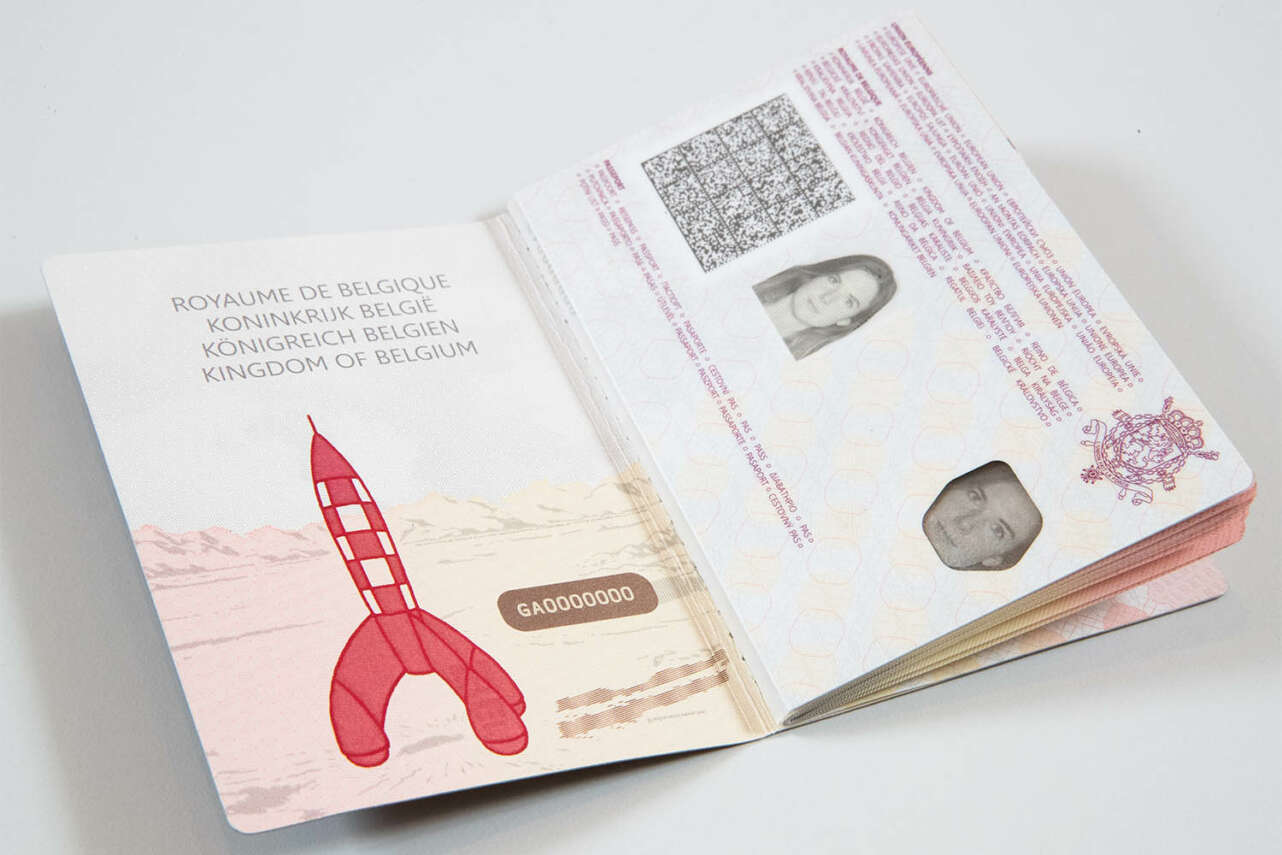 Tintín y Los Pitufos conquistan los pasaportes de Bélgica