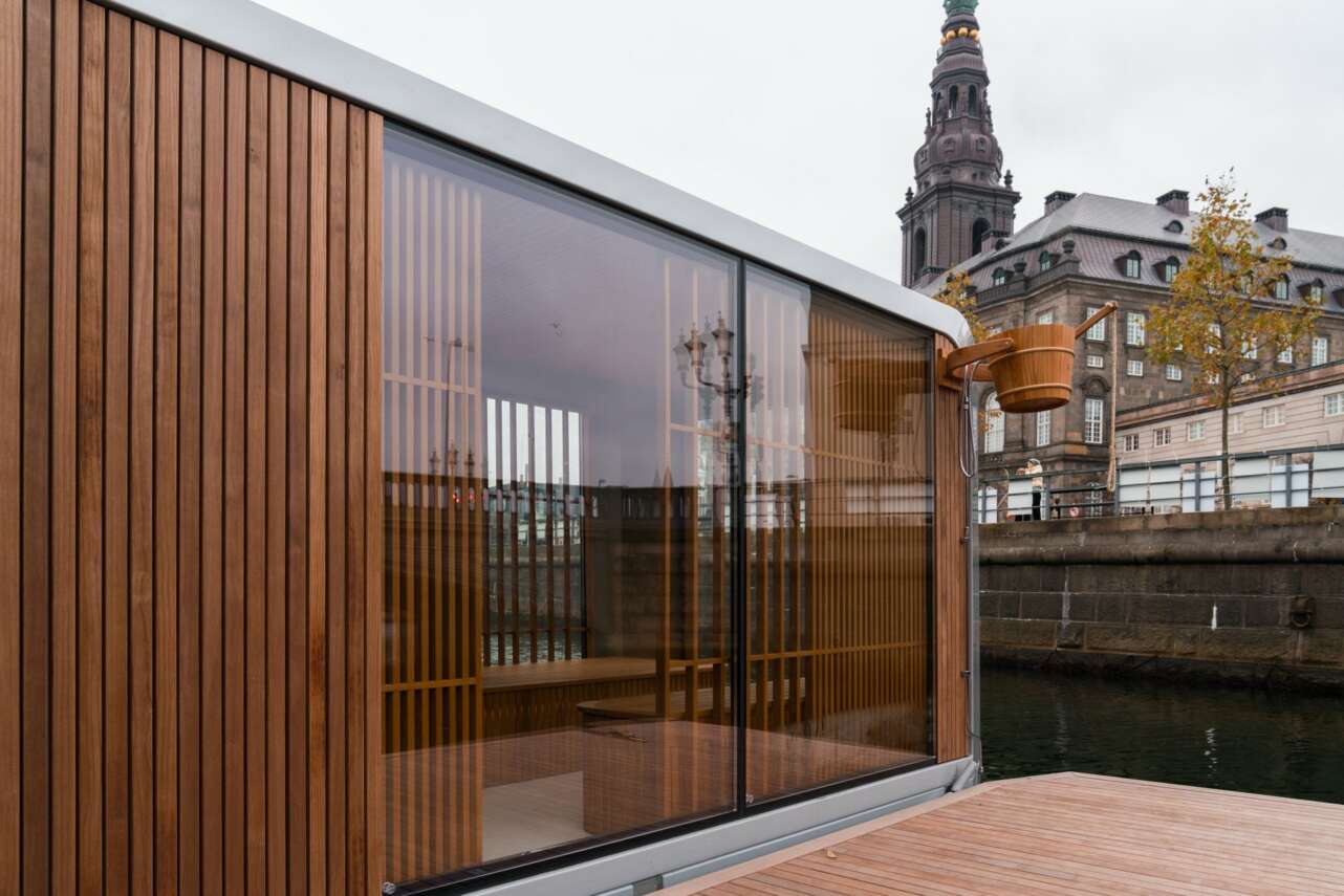 Cómo es relajarse en una sauna flotante con vistas a Copenhague