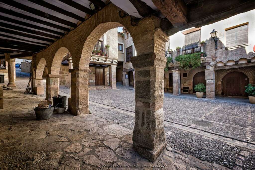 Plaza Mayor Rafael Ayerbe en Alquézar