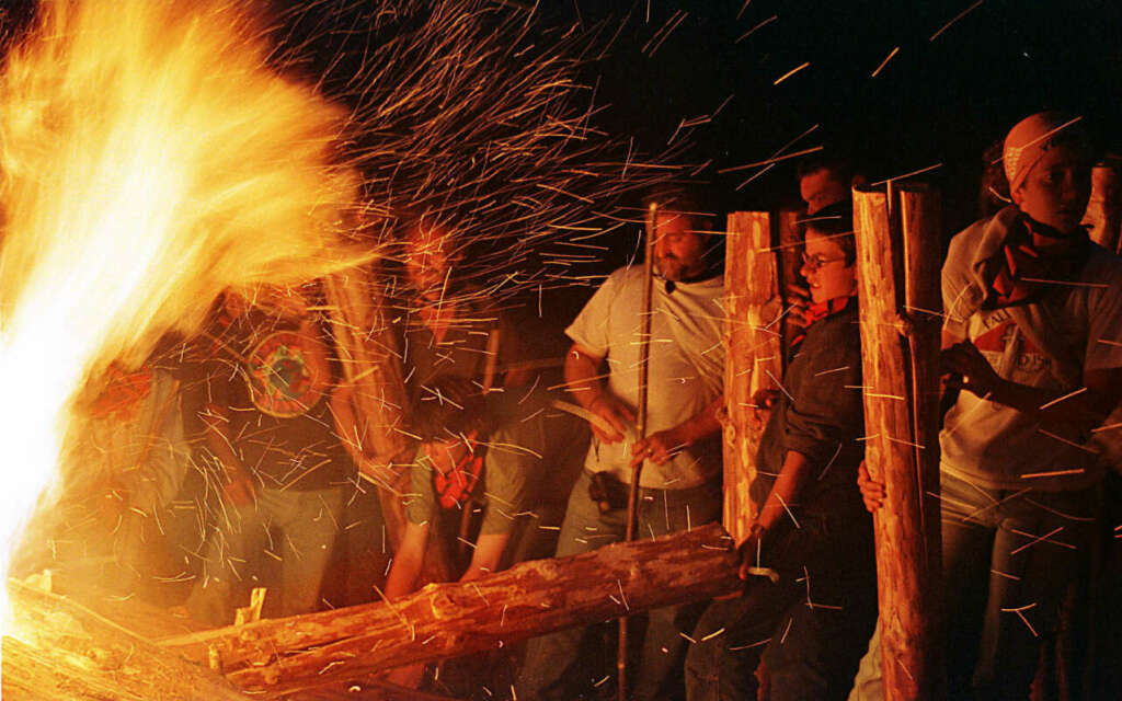 Fallas de Isil. Foto Laurent Dominique - EFE