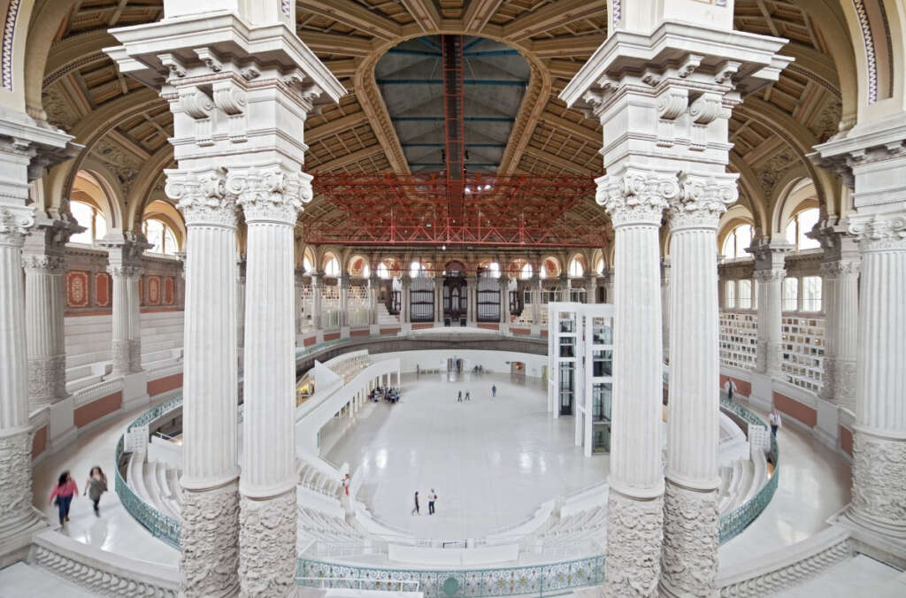 Interior de la Sala Oval, con la impronta de Gae Aulenti  Foto: museunacional.cat