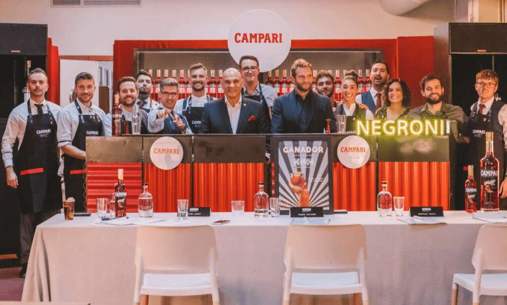 Todos los bartenders concursantes, los mejores expertos de Negroni del 2022, entre más de 100 locales FOTO: Campari