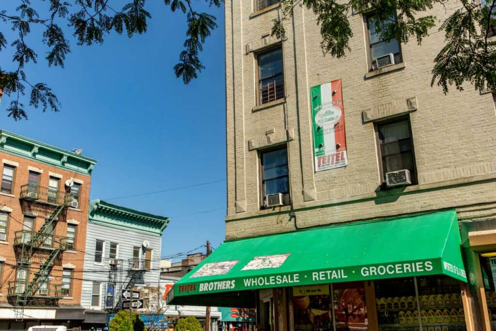 Un negocio en el Little Italy del Bronx.