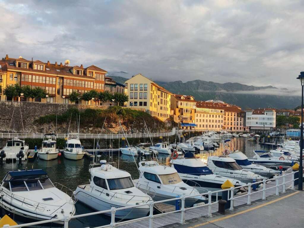 Puerto de Llanes (Asturias).