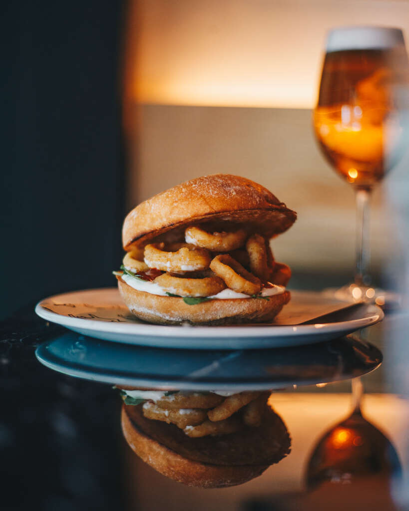 Burger de calamares en La Carnaza.