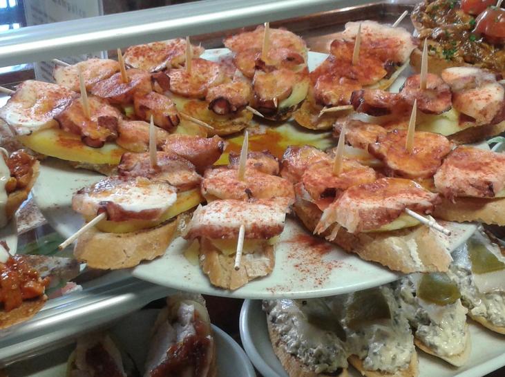 Pinchos en el mesón Rampalay, Santander