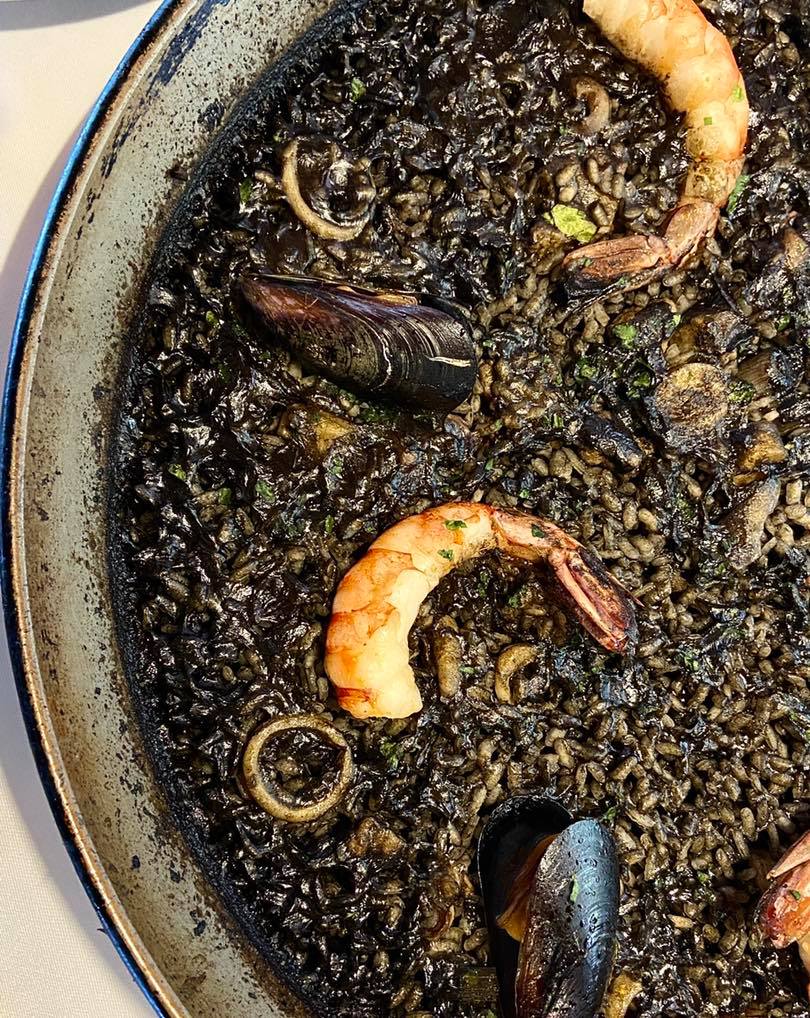 Arroz negro en restaurante El Pinar