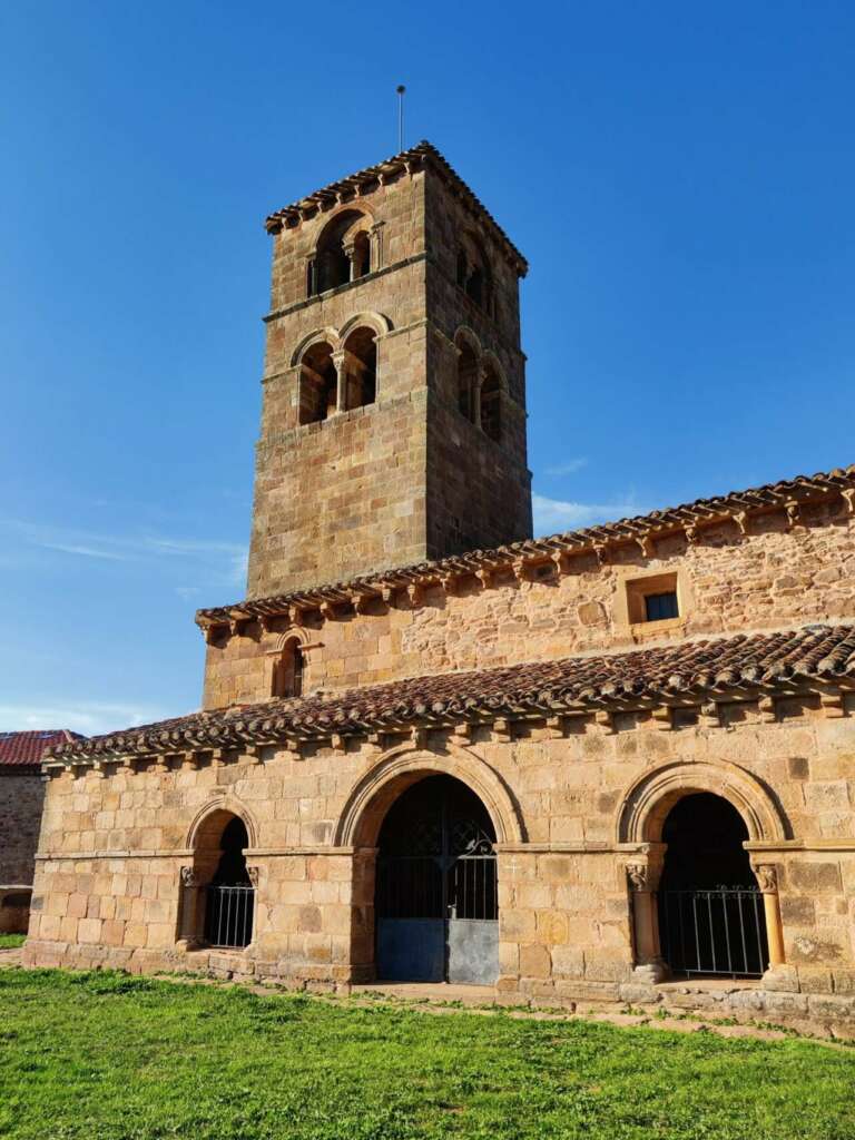 Iglesia románica de Vizcaínos.