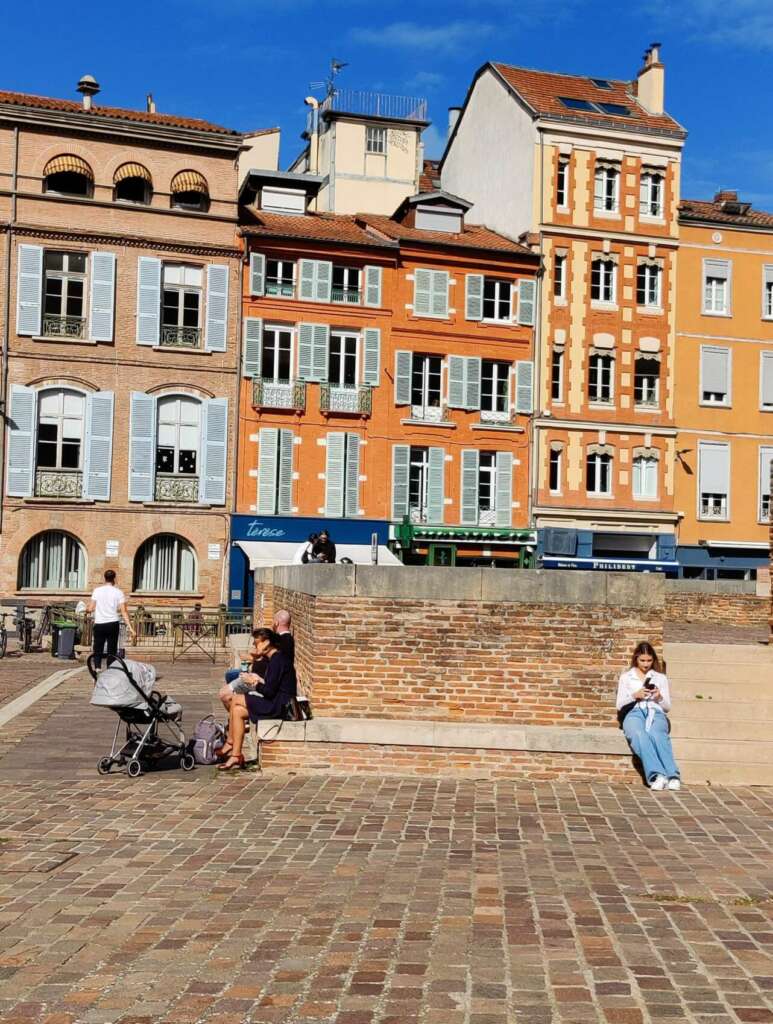 Plaza de Saint-Étienne, Toulouse.