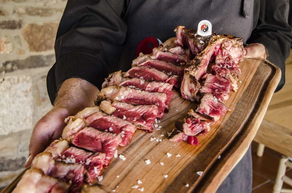 Carne del asador Hábitat Cigüeña Negra