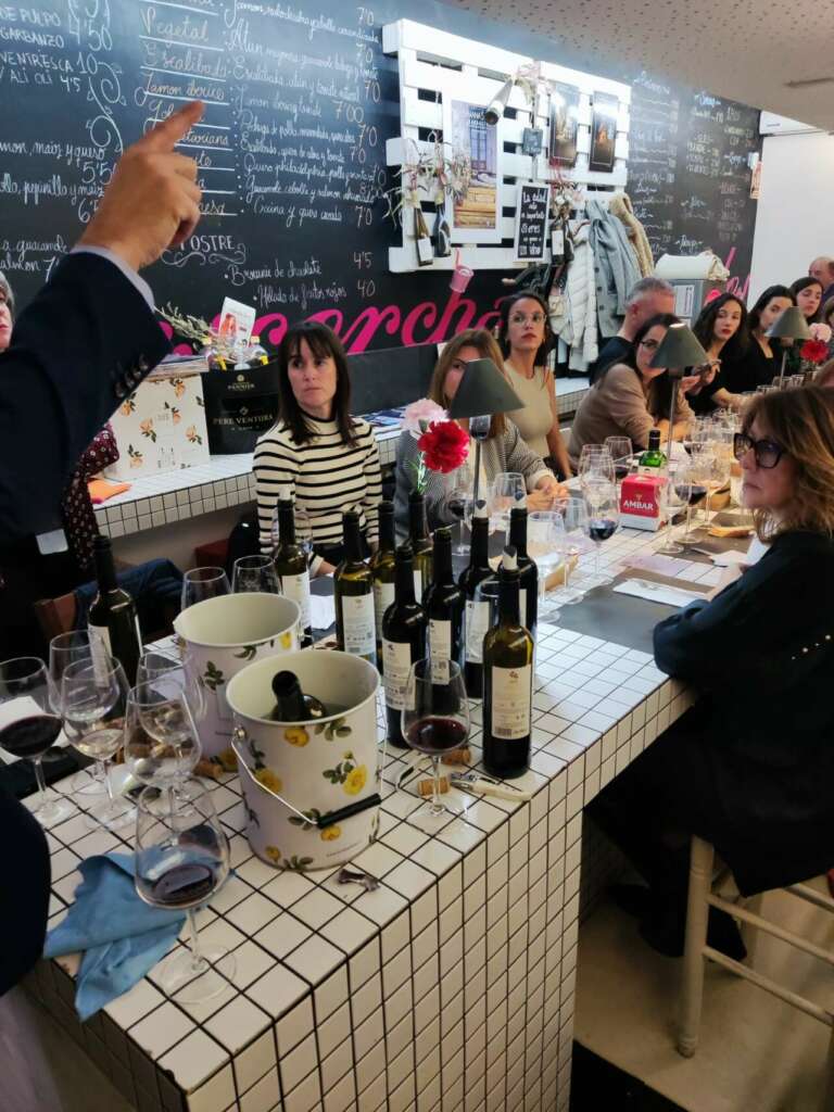 Mesa de catas de Vinobar (Barbastro)