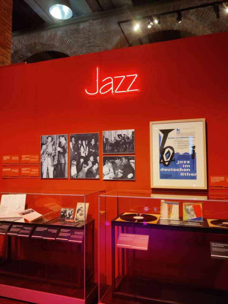 Sala en la exposición El Muro de Berlín