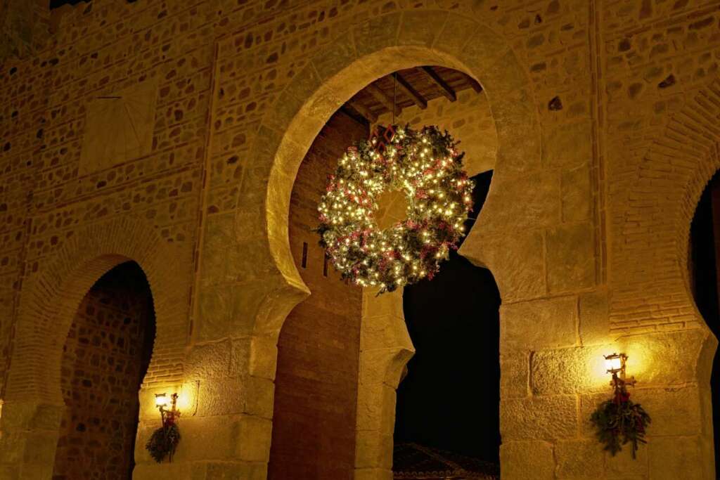 La Puebla Real en Puy de Fou decorada por Navidad