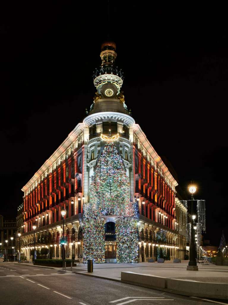 La fachada de Navidad de Four Seasons