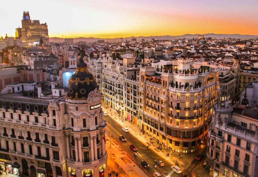 Panorámica de Madrid con la Gran Vía y el edificio Matrópolis