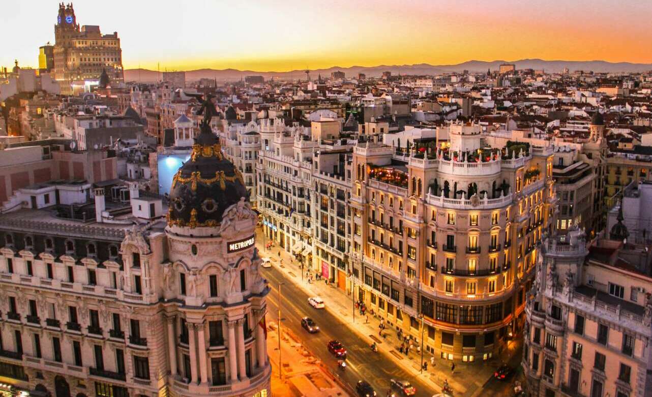 Panorámica de Madrid con la Gran Vía y el edificio Matrópolis