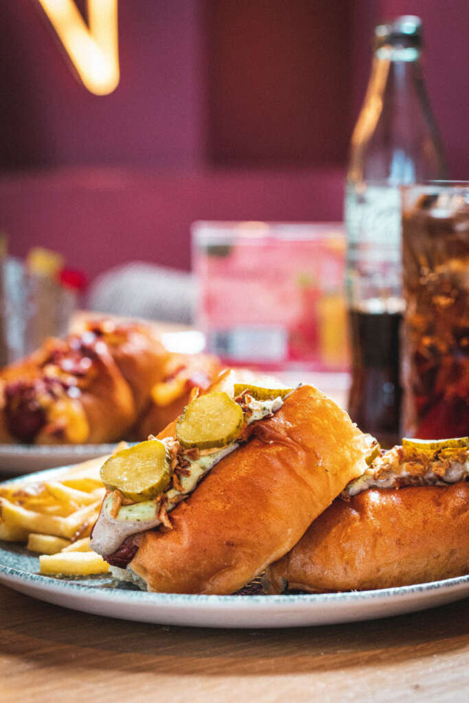 Pickle Hot Dog en el restaurante New York Burger