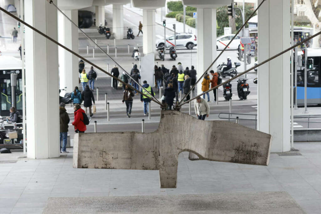 La escultura Lugar de encuentros III de Eduardo Chillida. Foto EFE