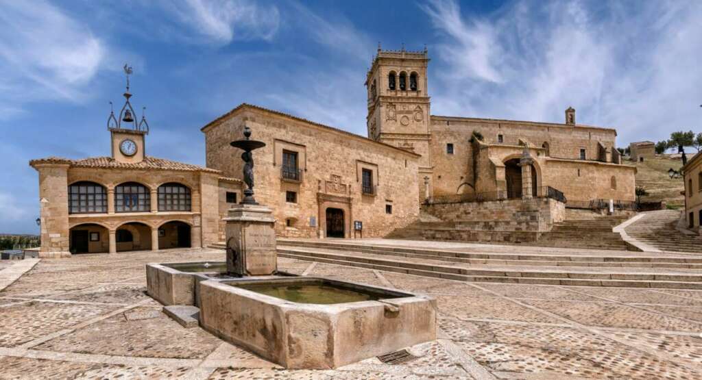 Plaza renacentista de Morón de Almazán (Soria).