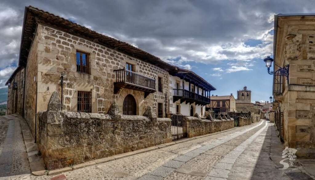 Calle de la localidad de Vinuesa en Soria
