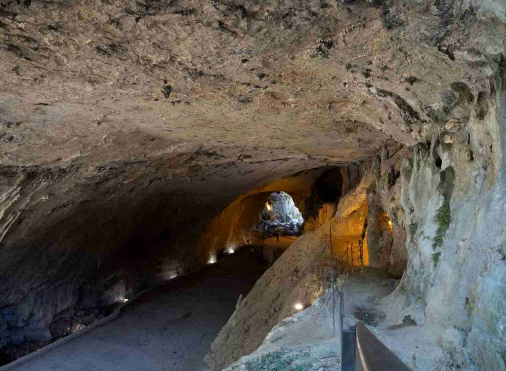 Cuevas de Zugarramurdi en el Valle de Baztan 