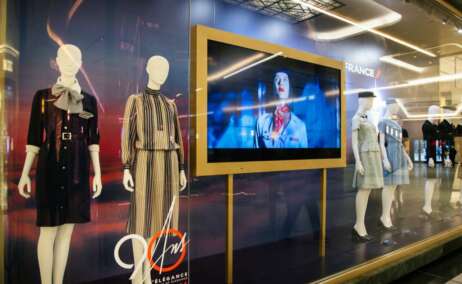 Exposición en Galería Canalejas de los uniformes históricos de Air France.