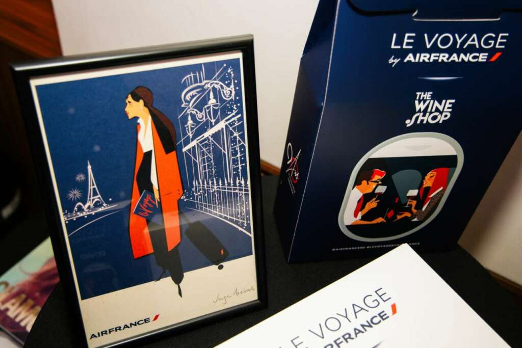 Cartel y packaging diseñado por Jorge Arévalo para Le Voyage by Air France