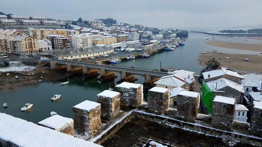 El pueblo de San Vicente de la Barquera en Cantabria