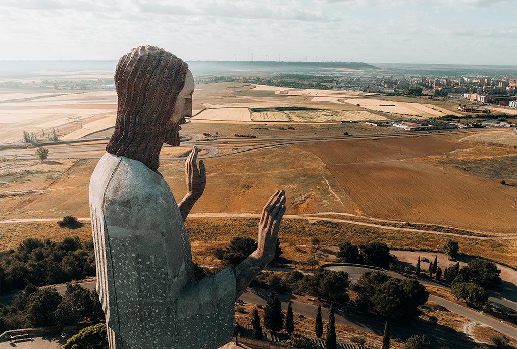 El Cristo del Otero de Palencia que se asemeja al Cristo Redentor