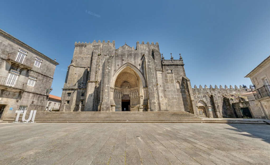 El pueblo Tui de Pontevedra, Galicia