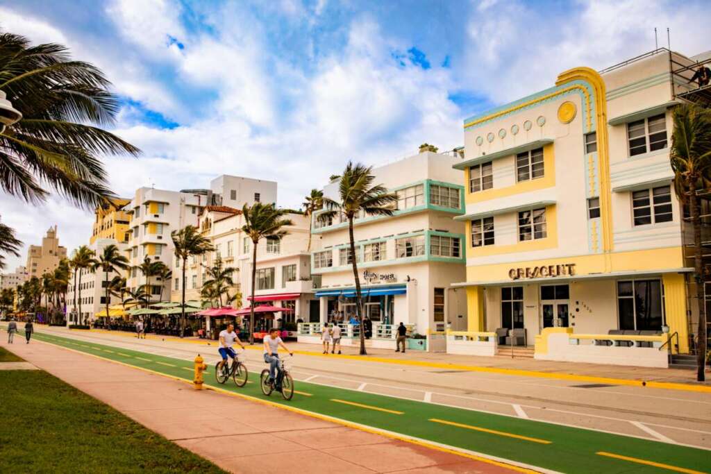 Vista de la calle Ocean Drive, en Miami Beach