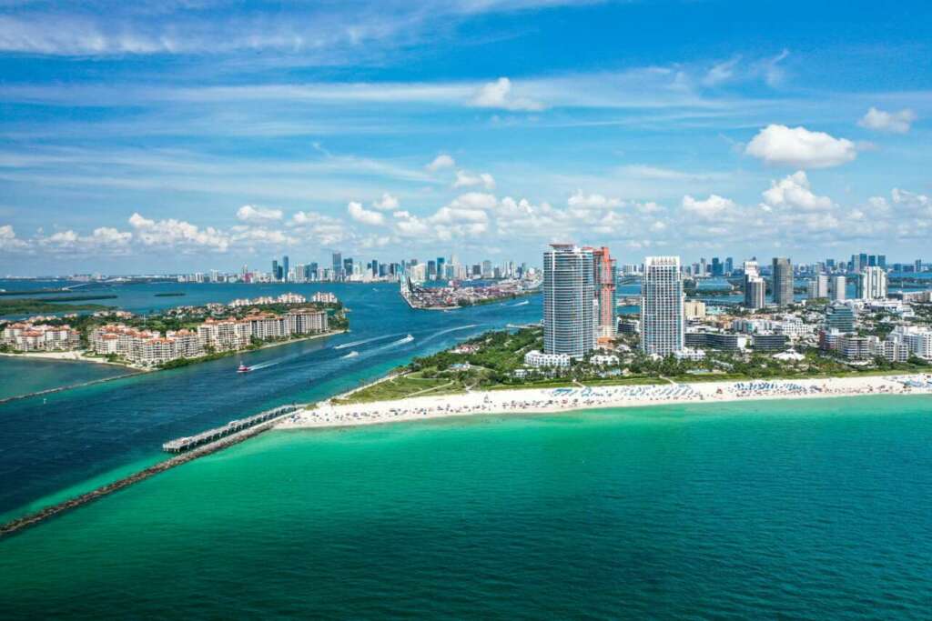Imagen aérea de South Beach y Port Miami en Miami Beach.