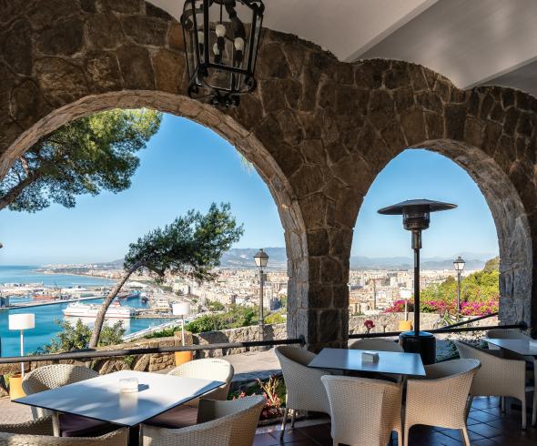 La terraza del Parador de Gibralfaro, una de las mejores terrazas de Málaga
