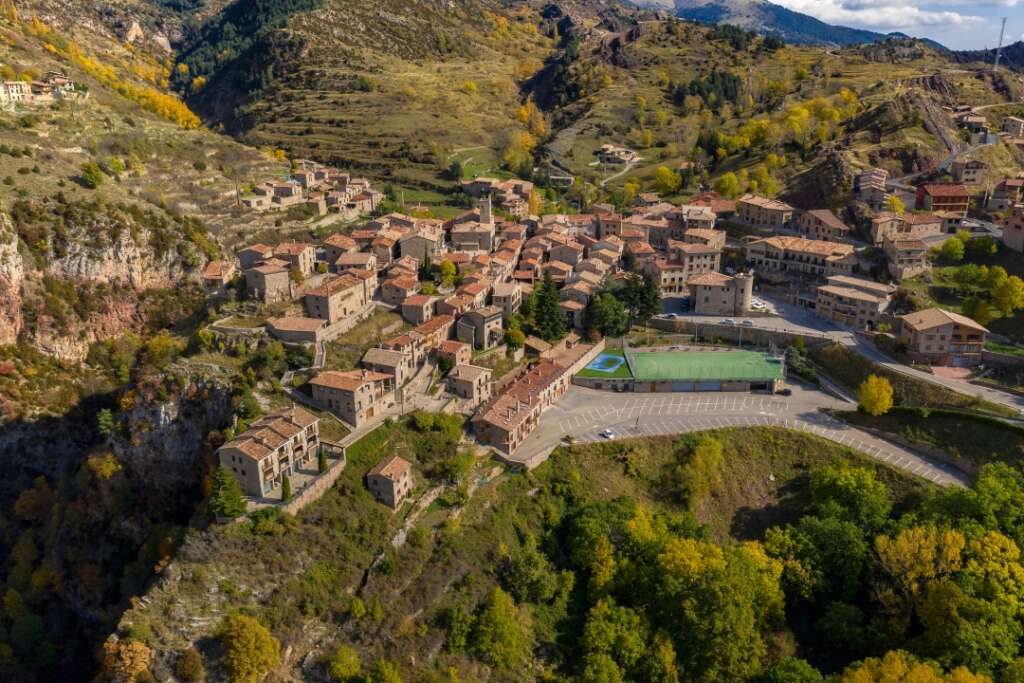 El pueblo de Castellar de n'Hug visto desde el aire